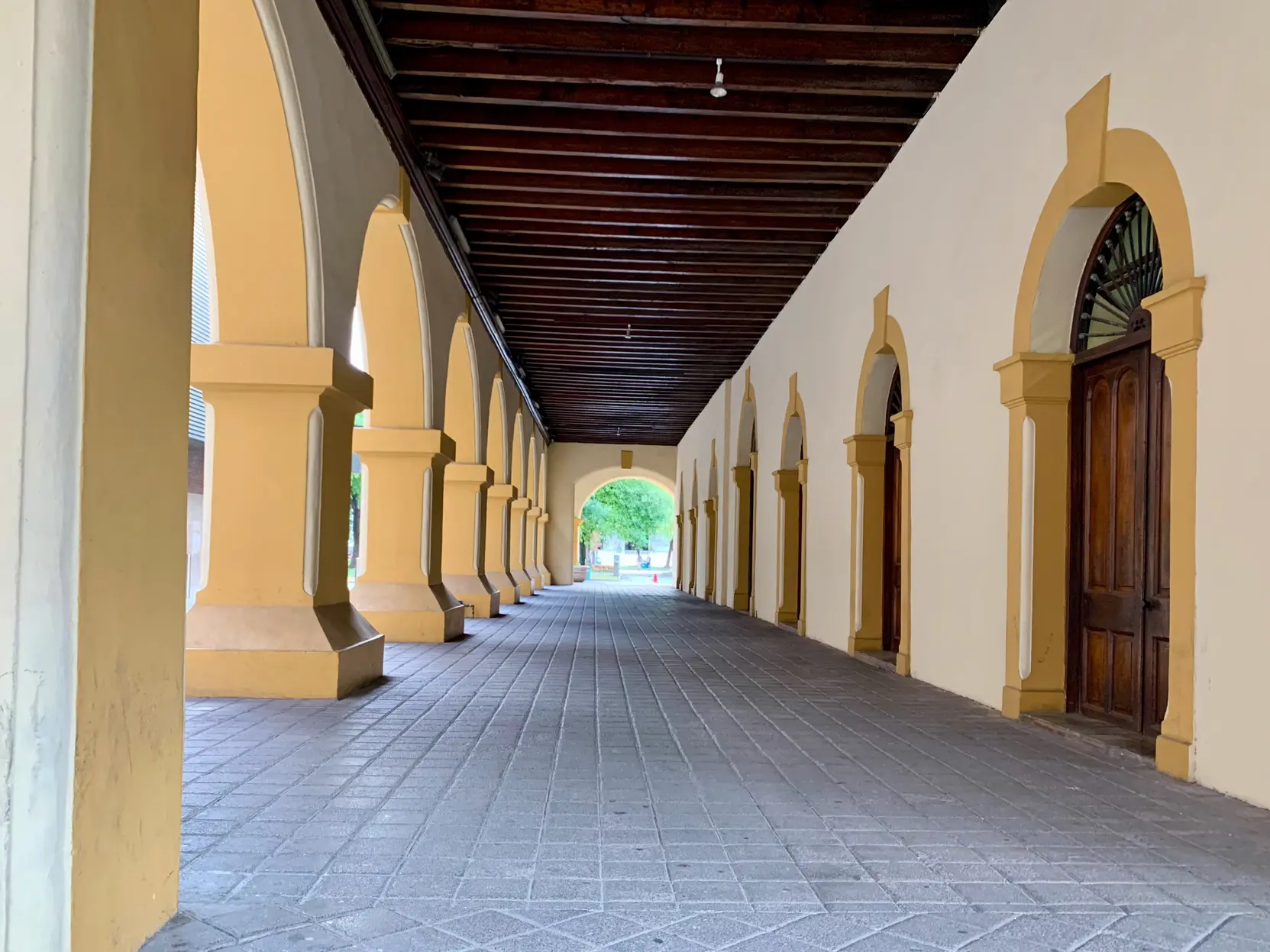 <p>Metropolitan Museum of Monterrey 这个角度看起来其实挺普通的 = =</p>