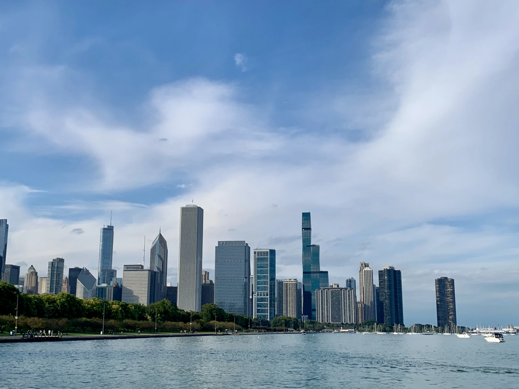 <p>湖边给芝加哥照个 skyline</p>
