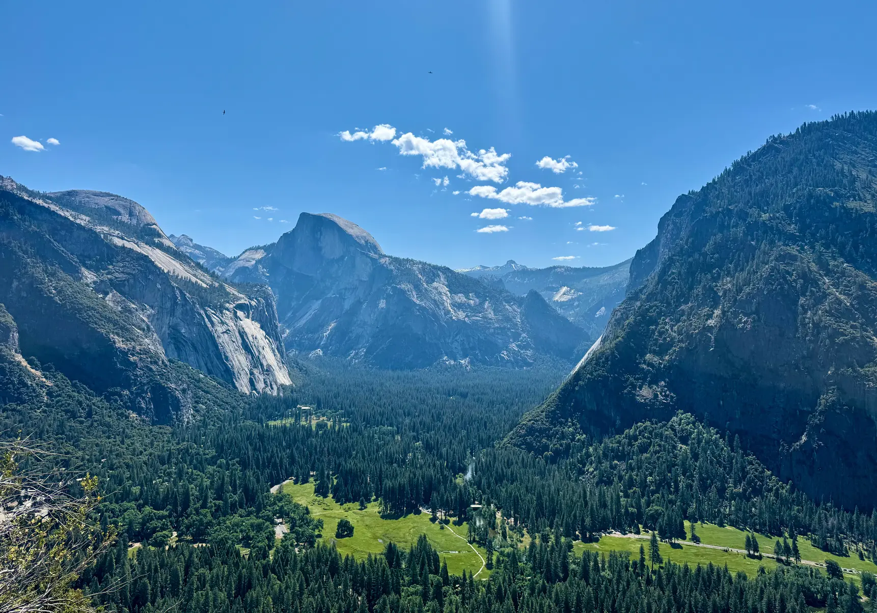 <p>Columbia Rock，拍 Yosemite Valley 的好地方</p>
