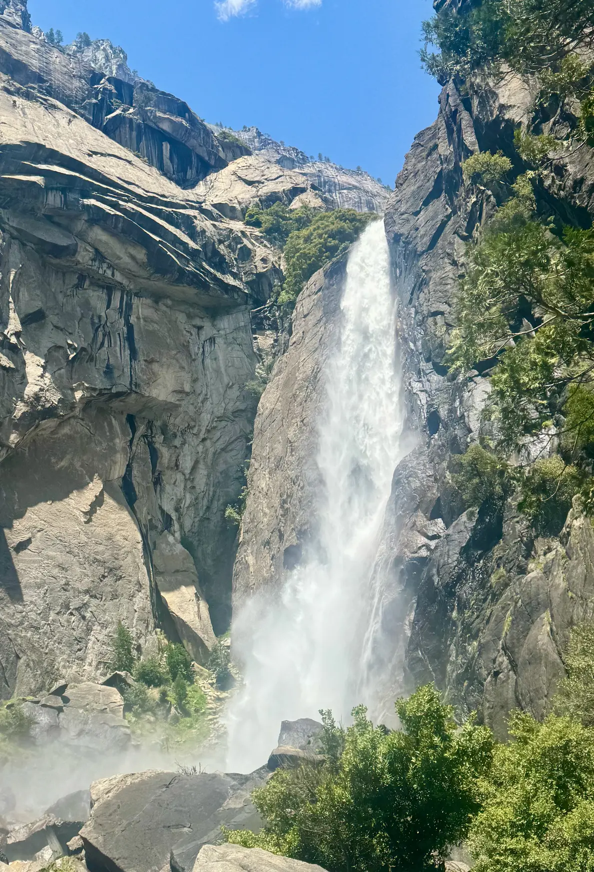 <p>Lower Yosemite Fall 近景</p>
